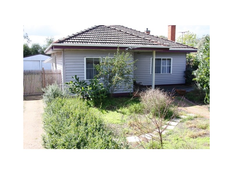 13 Maffra Road, Heyfield VIC 3858
