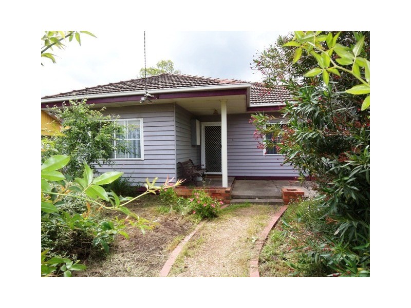 13 Maffra Road, Heyfield VIC 3858