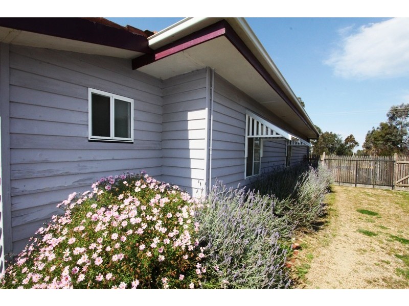 13 Maffra Road, Heyfield VIC 3858
