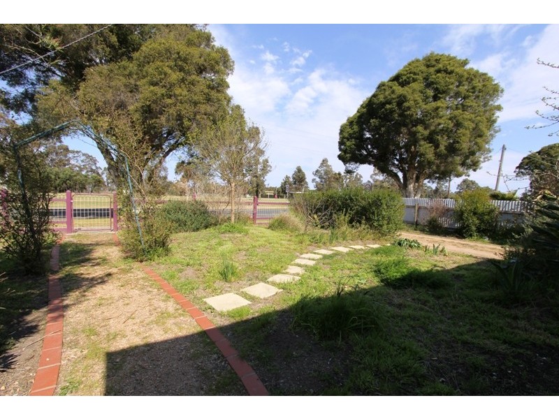 13 Maffra Road, Heyfield VIC 3858