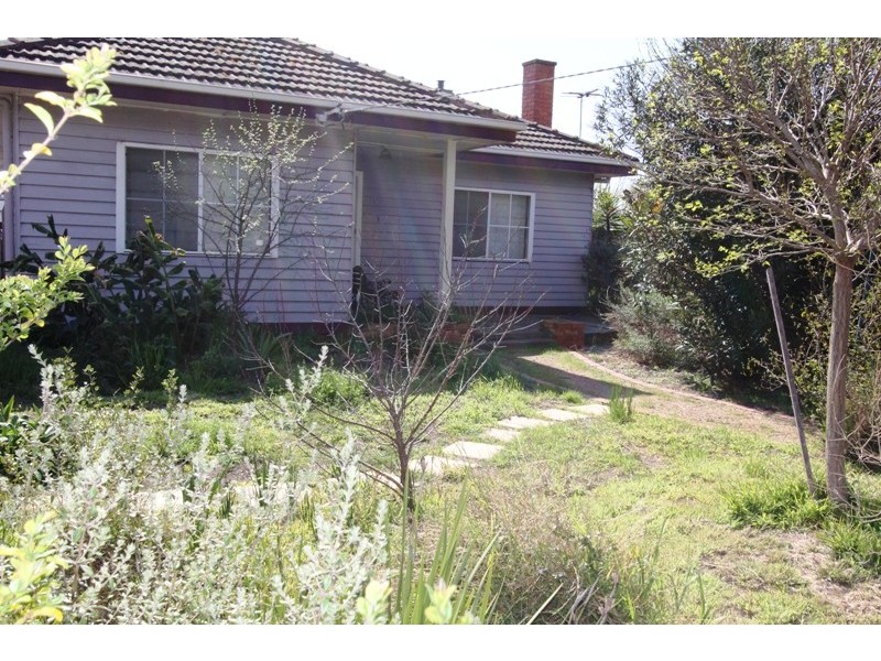 13 Maffra Road, Heyfield VIC 3858