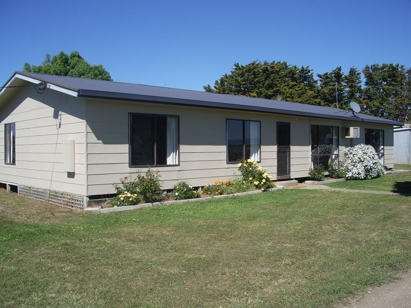 - Nambrok Road, Nambrok VIC 3847