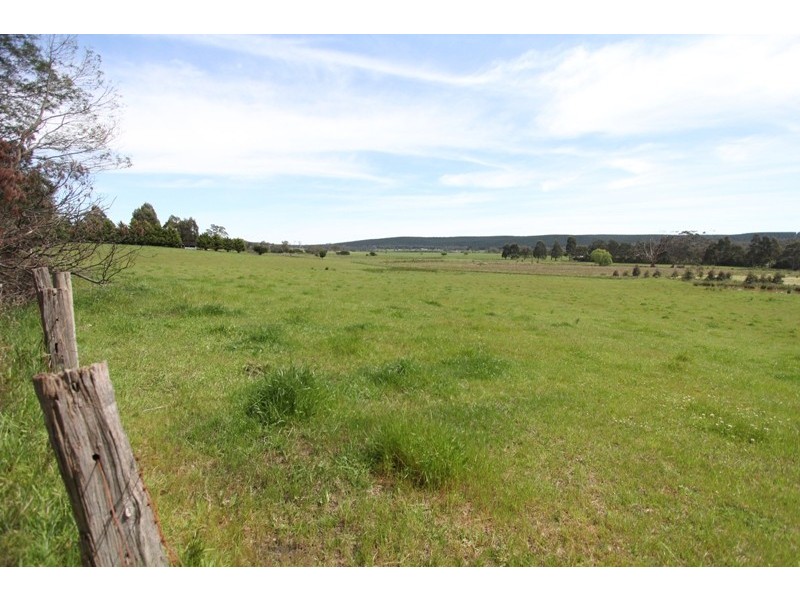 CA 11 Mertonvale Rd cnr Taylors Rd, Willung VIC 3847