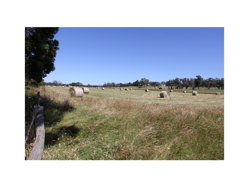 CA 11 Mertonvale Rd cnr Taylors Rd, Willung VIC 3847