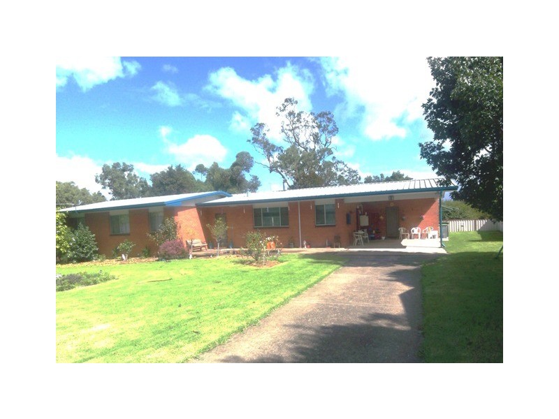 14 Davis Street, Heyfield VIC 3858