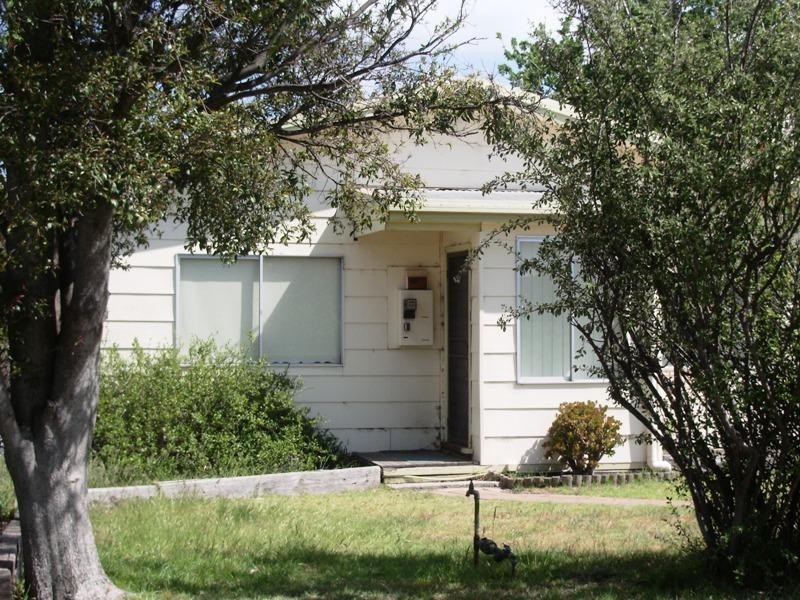 24 Mills Street, Heyfield VIC 3858