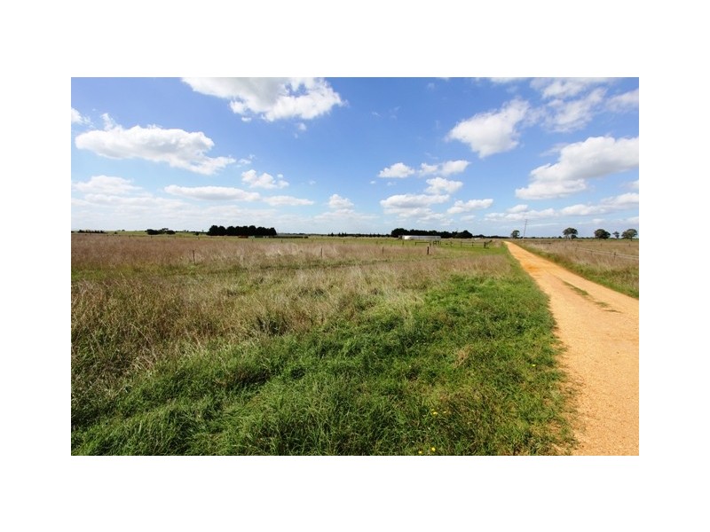 1 McKinnons Road, Tinamba VIC 3859