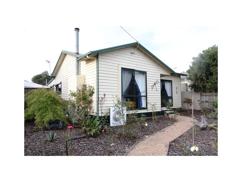 15 Bruce Street, Heyfield VIC 3858