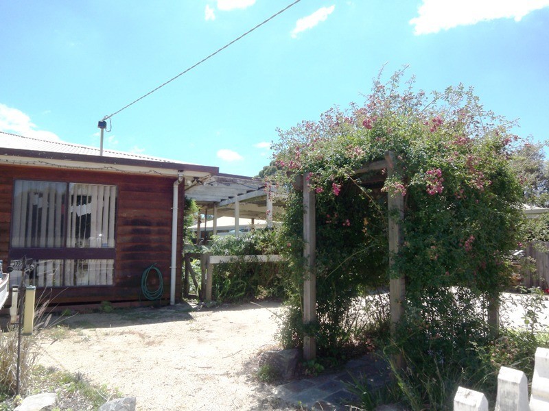 27 Maffra Road, Heyfield VIC 3858