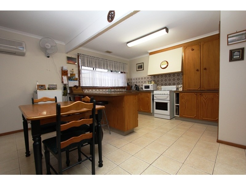 2 16 Harbeck Street, Heyfield VIC 3858