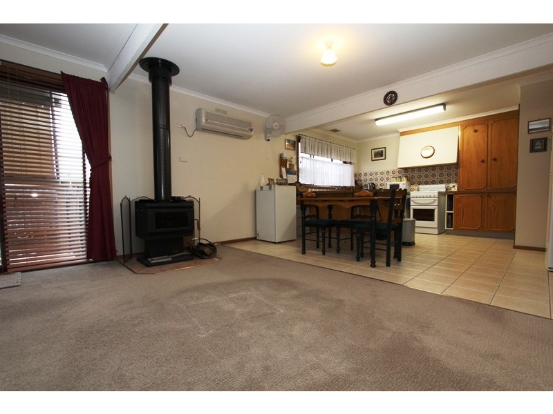 2 16 Harbeck Street, Heyfield VIC 3858