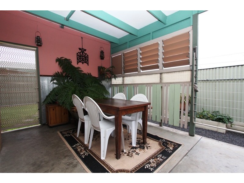 2 16 Harbeck Street, Heyfield VIC 3858