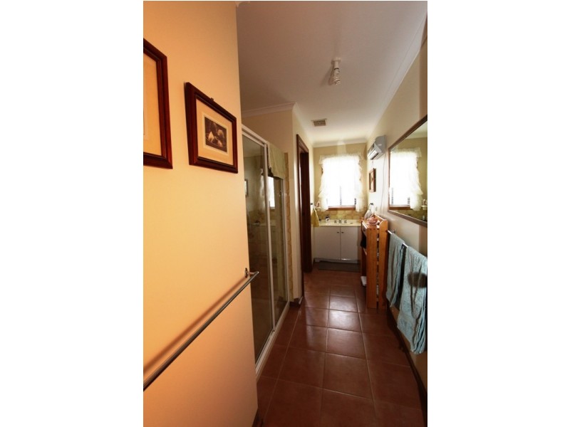 2 16 Harbeck Street, Heyfield VIC 3858