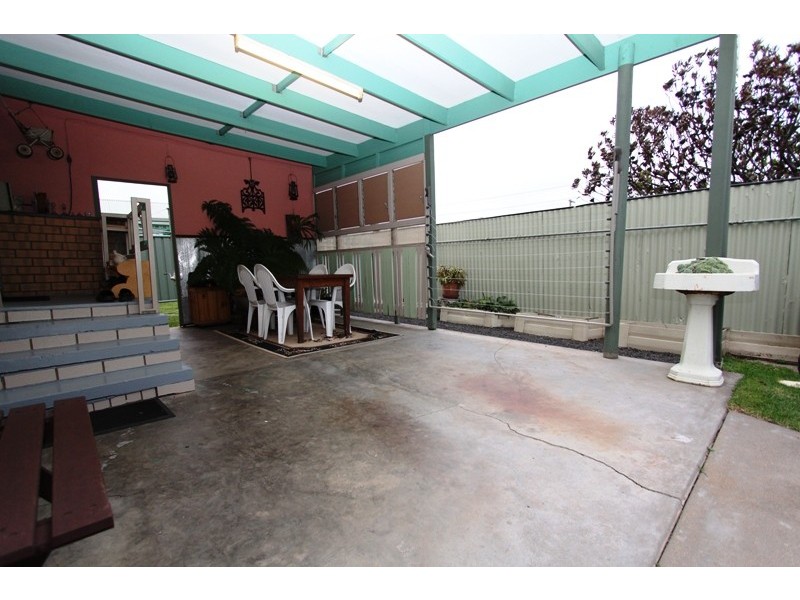 2 16 Harbeck Street, Heyfield VIC 3858