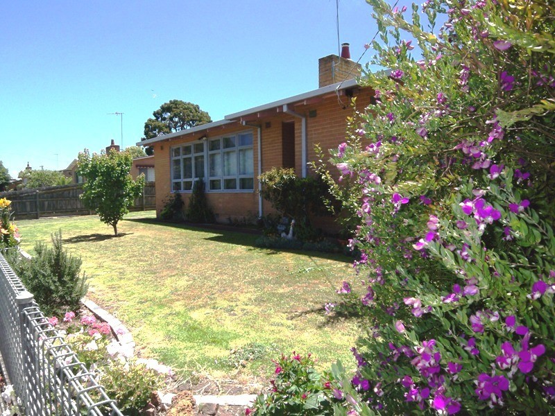 9 Bergen Crescent, Sale VIC 3850