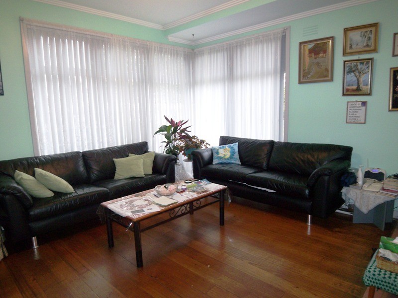 9 Bergen Crescent, Sale VIC 3850
