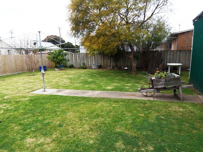 9 Bergen Crescent, Sale VIC 3850