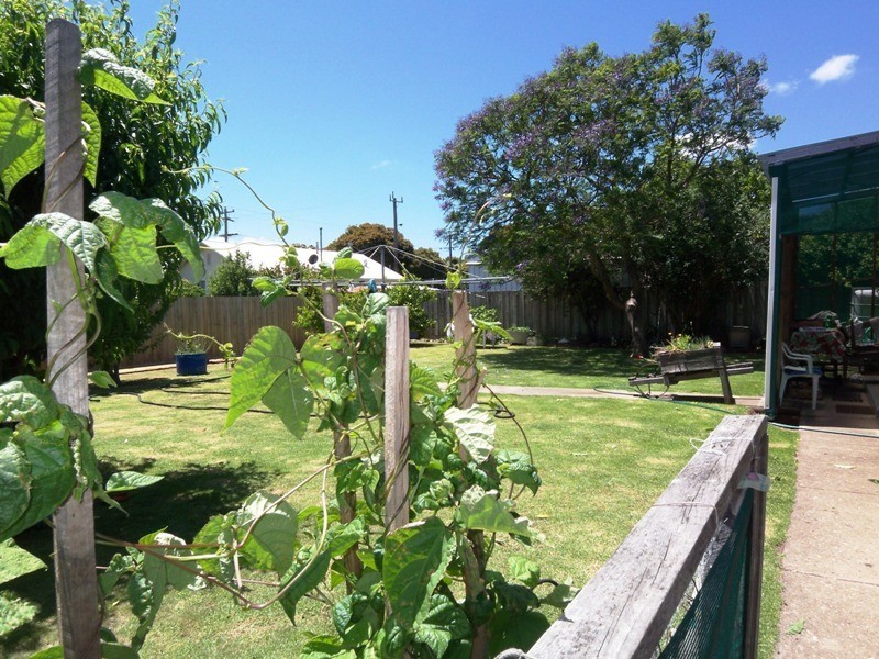9 Bergen Crescent, Sale VIC 3850