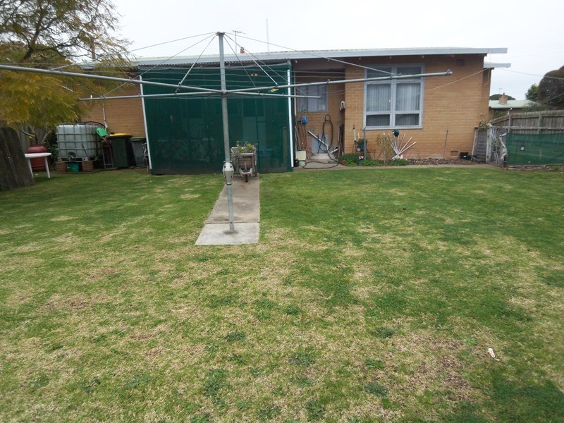 9 Bergen Crescent, Sale VIC 3850