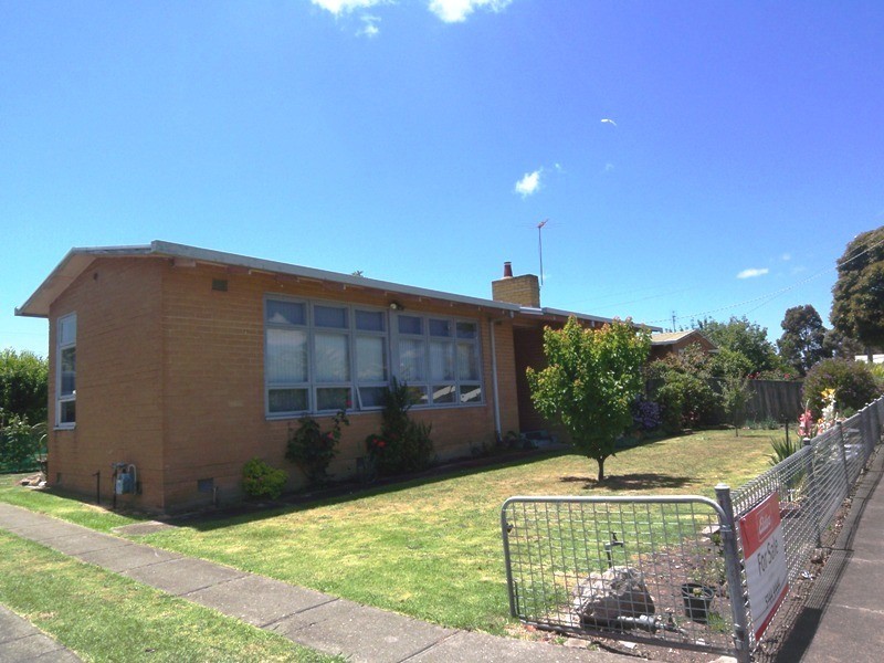 9 Bergen Crescent, Sale VIC 3850
