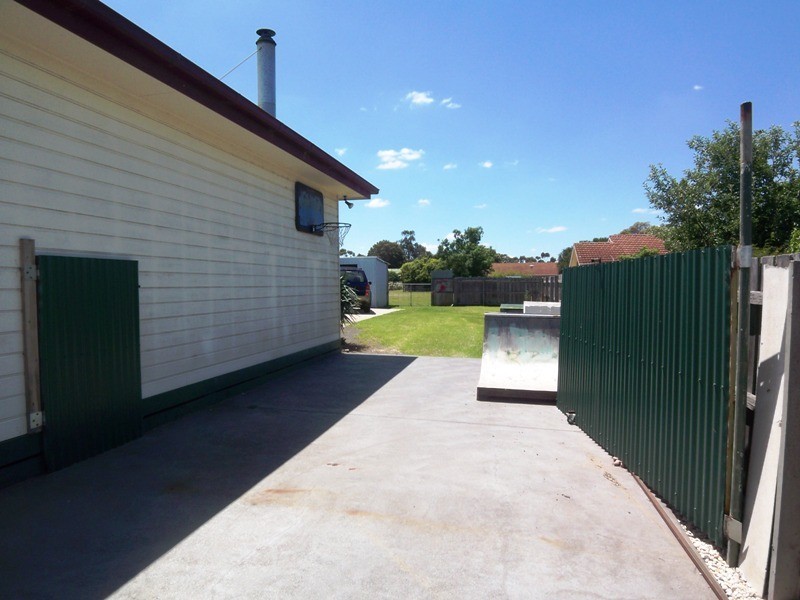 9 Clark Street, Heyfield VIC 3858
