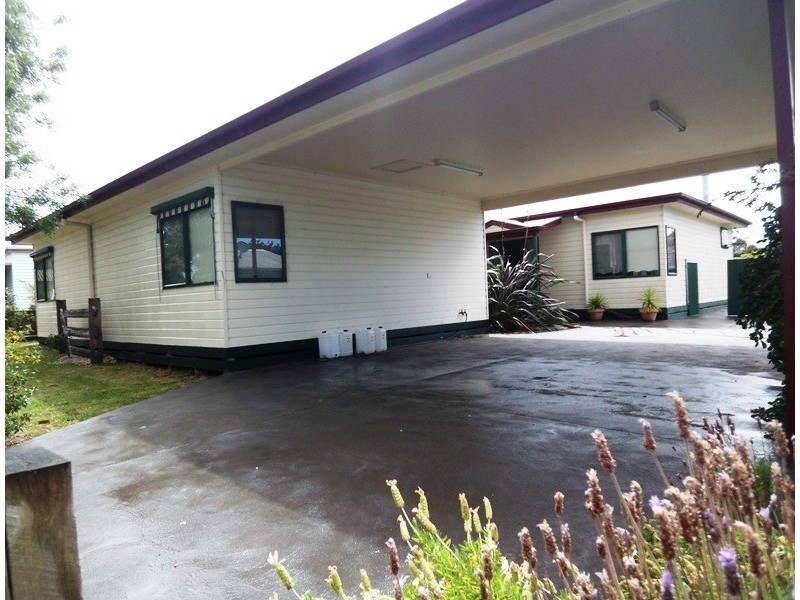 9 Clark Street, Heyfield VIC 3858