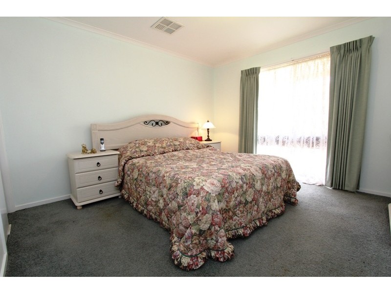 15 McDonald Road, Valencia Creek VIC 3860