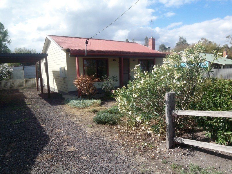 57 Maffra Road, Heyfield VIC 3858