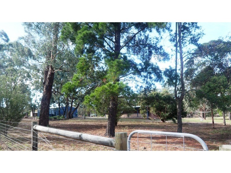 18 Nerrigundah Drive, Glenmaggie VIC 3858