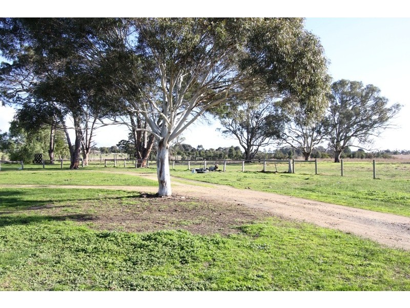 18 Friends Road, Rosedale VIC 3847