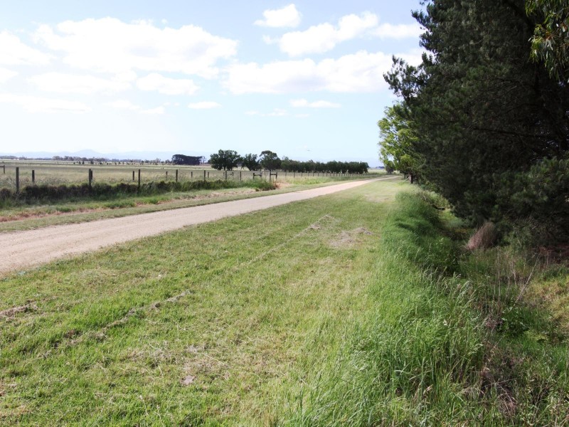 121 LANGSHAWS LANE, Fulham VIC 3851