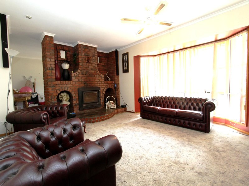 121 LANGSHAWS LANE, Fulham VIC 3851