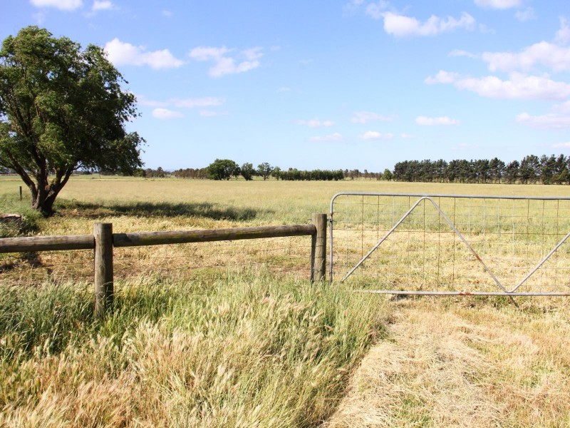 121 LANGSHAWS LANE, Fulham VIC 3851