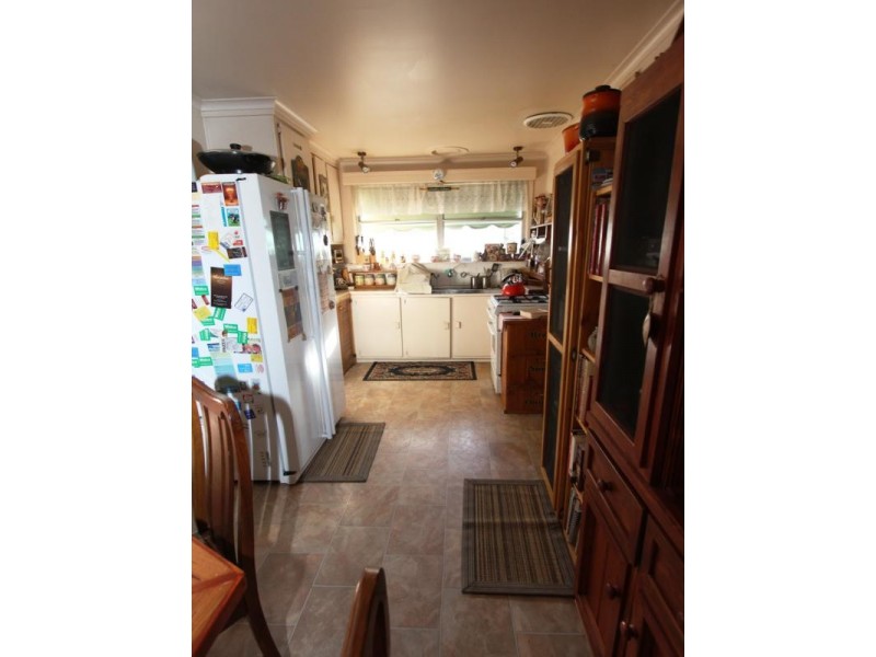 11 ELSTON COURT, Sale VIC 3850