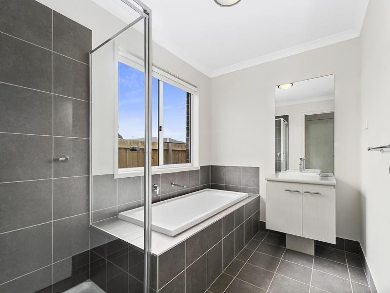 . Mia Street, Sale VIC 3850