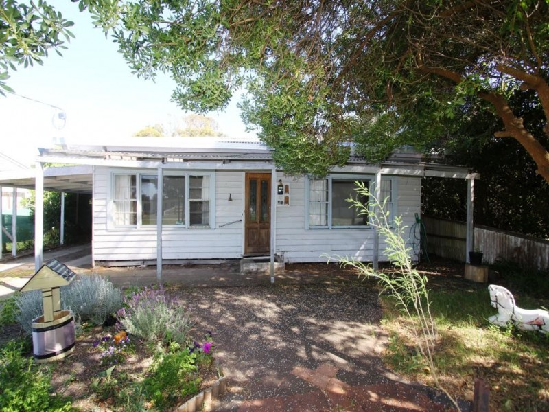 27 Main Road, Seaspray VIC 3851