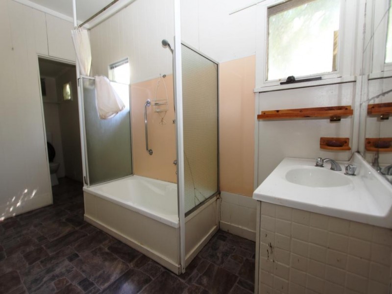 27 Main Road, Seaspray VIC 3851