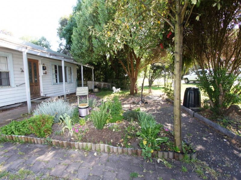 27 Main Road, Seaspray VIC 3851