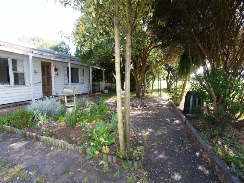 27 Main Road, Seaspray VIC 3851