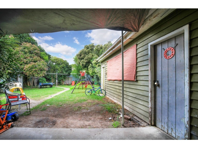 1 Overend Cres, Sale VIC 3850