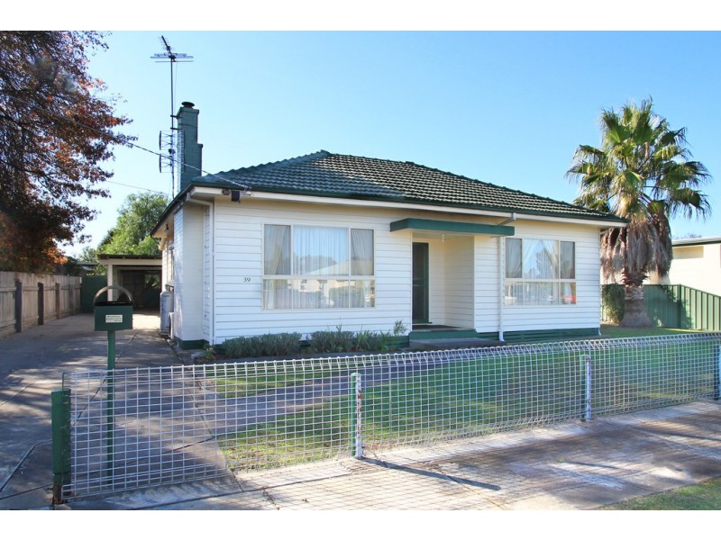 39 Bruce Street, Heyfield VIC 3858