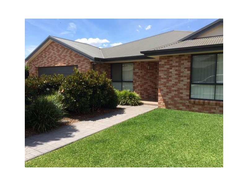 52 Semillon Drive, Tamworth NSW 2340