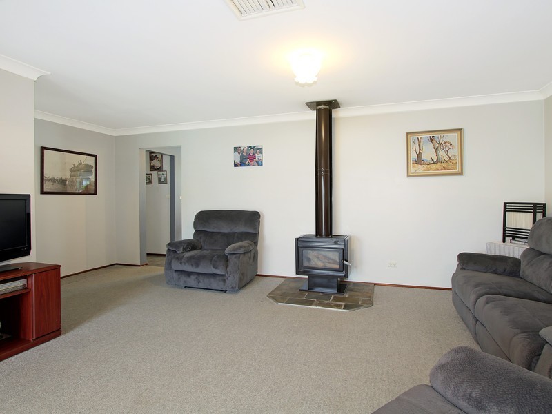 19 Laurel Street, Kootingal NSW 2352
