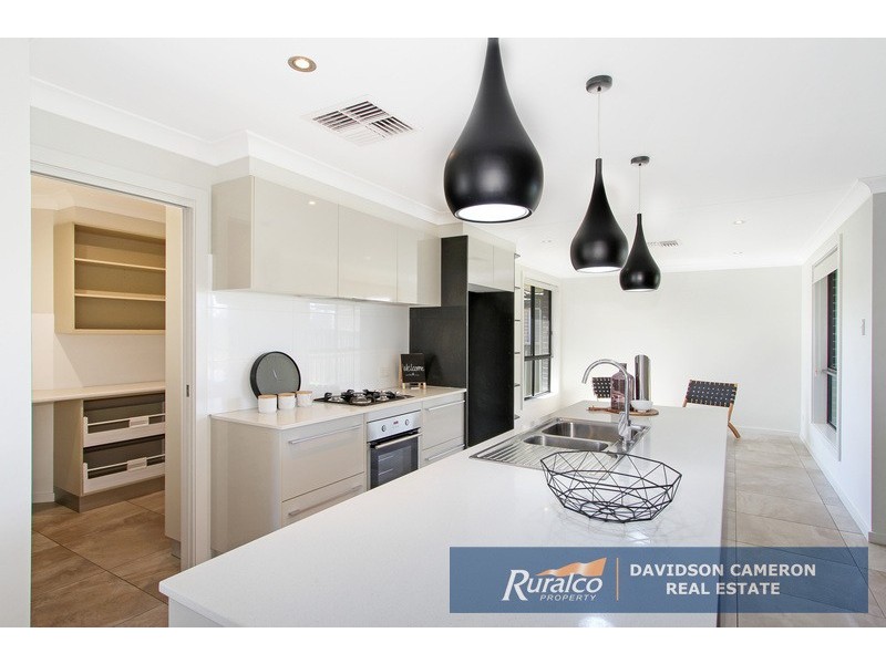 47 Warrah Drive, Tamworth NSW 2340