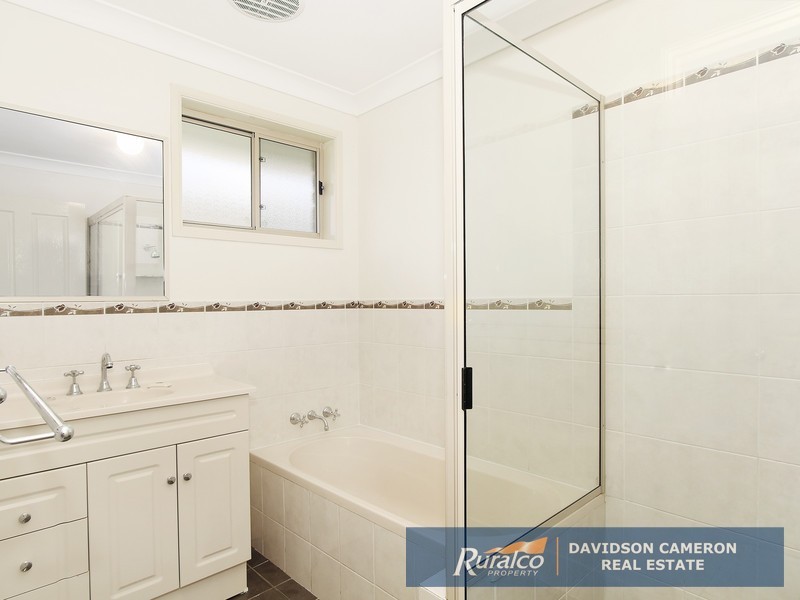 5 Warburton Drive, Tamworth NSW 2340
