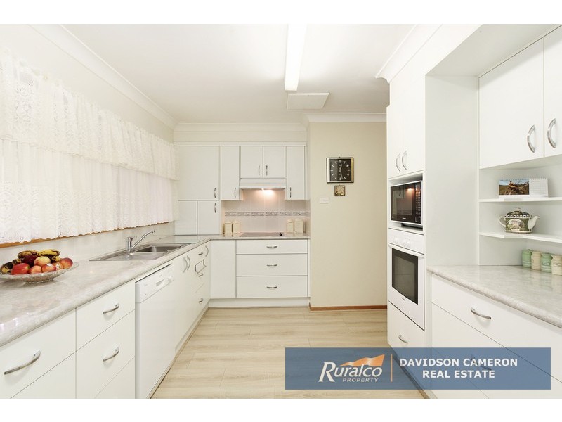 61 Amaroo Drive, Tamworth NSW 2340