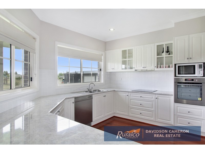 15 Woodswallow Close, Tamworth NSW 2340