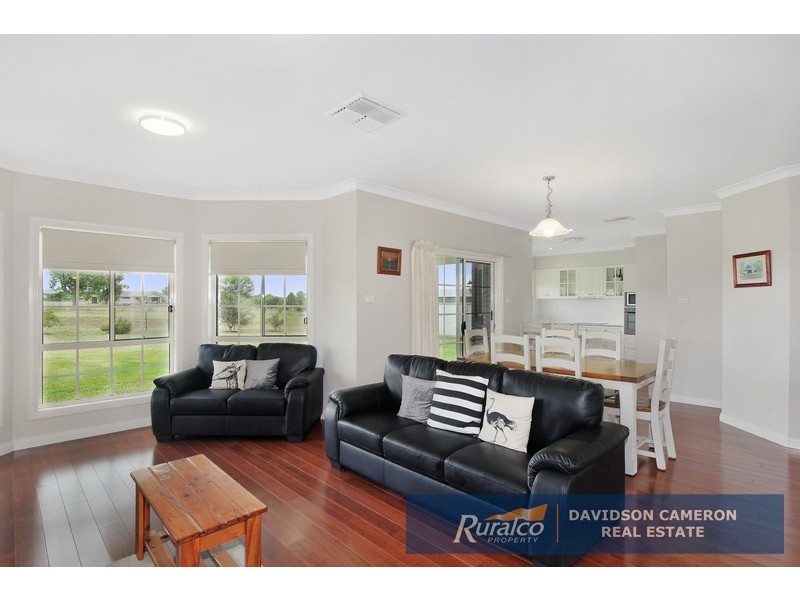 15 Woodswallow Close, Tamworth NSW 2340