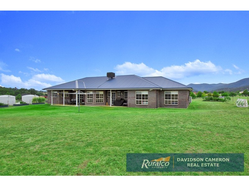 15 Woodswallow Close, Tamworth NSW 2340