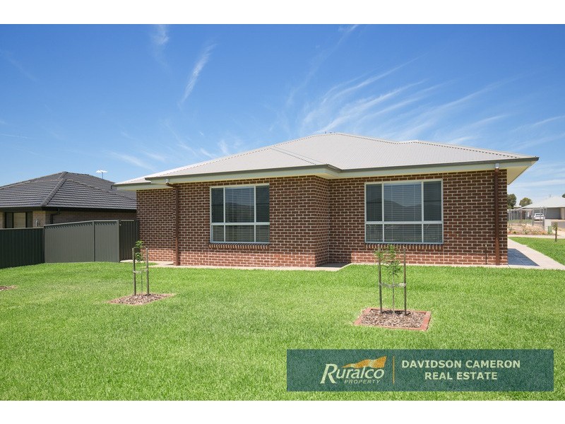 19 Grand Meadows Drive, Tamworth NSW 2340